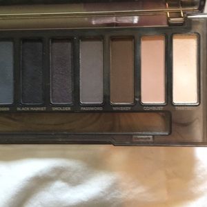 Urban Decay Makeup - Lightly Used Urban Decay Smokey Pallet Urban Decay Makeup - Lightly Used Urban Decay Smokey Pallet